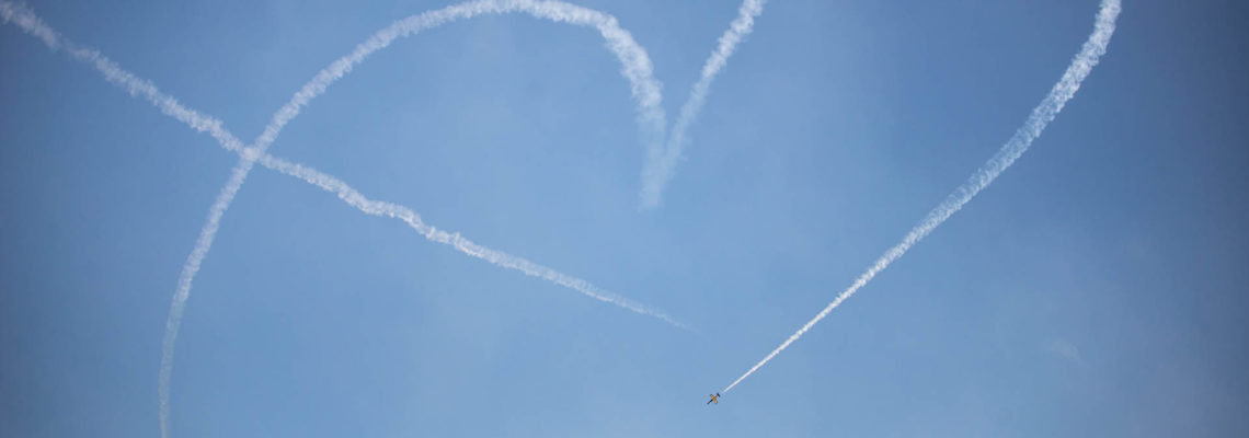 Photo of the day: Pilots share their love with everyone!