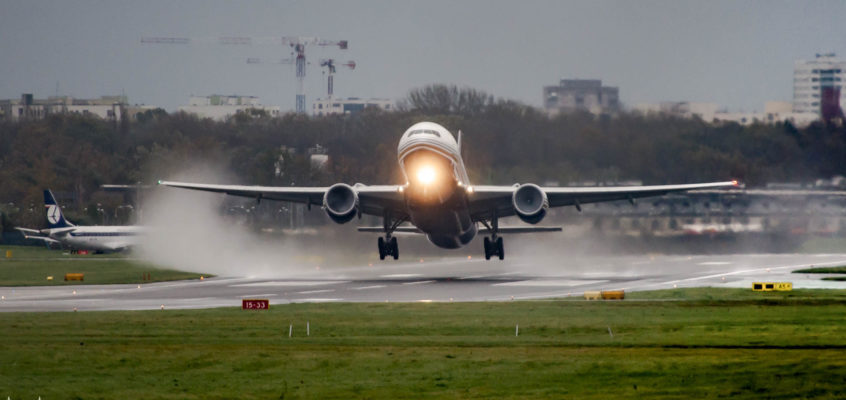 Photo of the day: 777’s wet take off