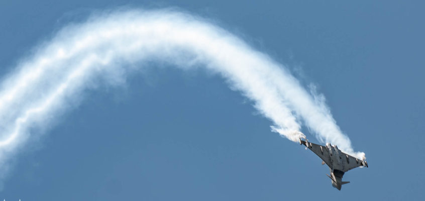 Photo of the day: Classic Eurofighter maneuver