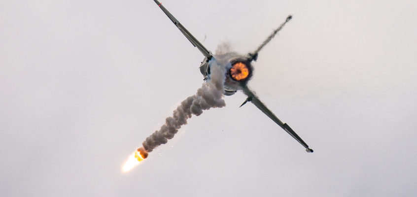 Photo of the day: JF17 leaving heat behind